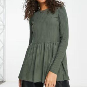 New Look Green Ribbed Peplum Top/NWT/2